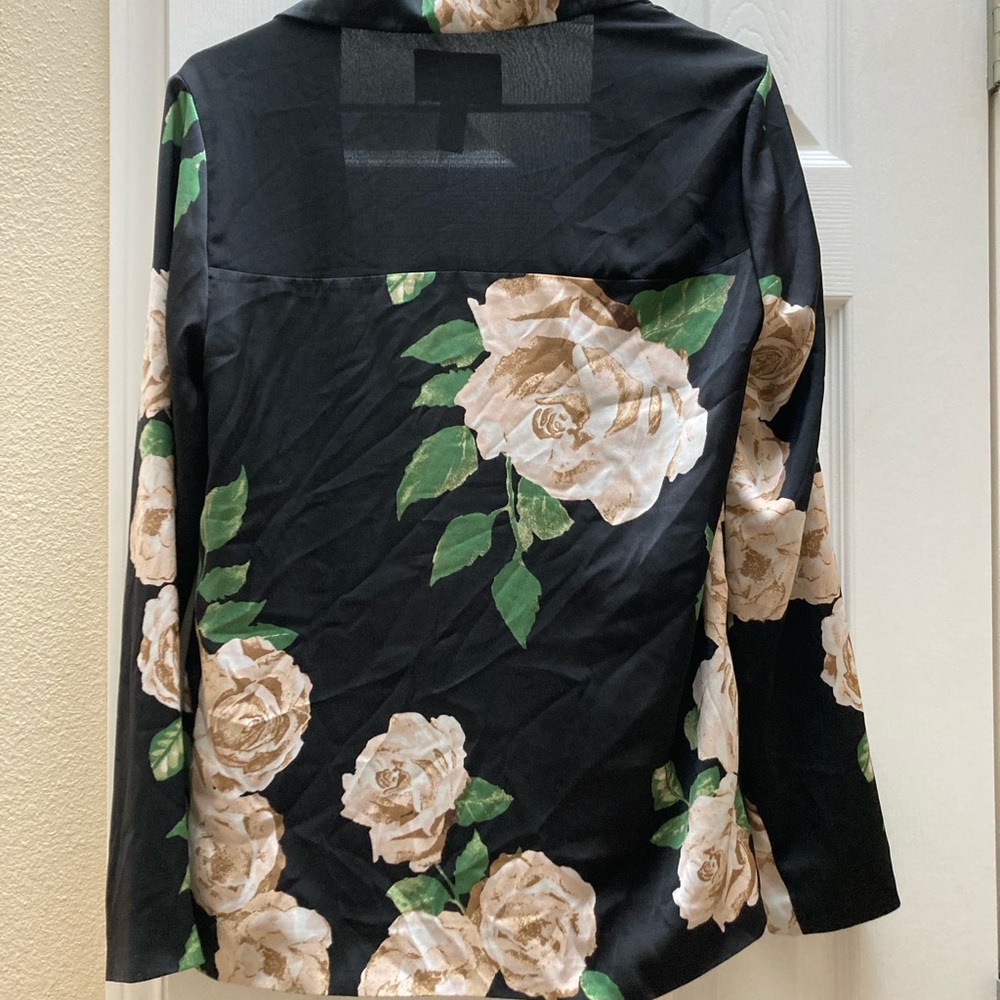 Forever 21 contemporary black blazer with roses size XS - Picture 4 of 4